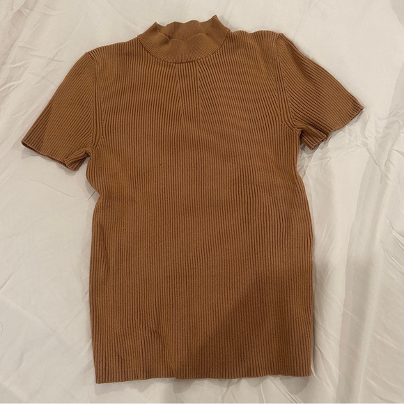 Camel short sleeve mock neck - Picture 3 of 3